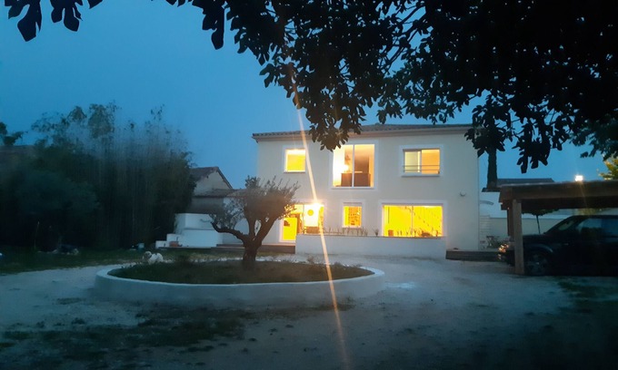 Bagnols-sur-Ceze House | Grande Maison Familiale Avec Piscine Proche Avignon
