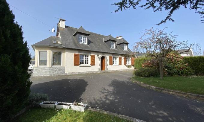 Saint-Cast-le-Guildo House | Grande Maison de 155m² Située à 1000 m de la Grande Plage de St Cast, 5 Chambres et 1 Alcôve,