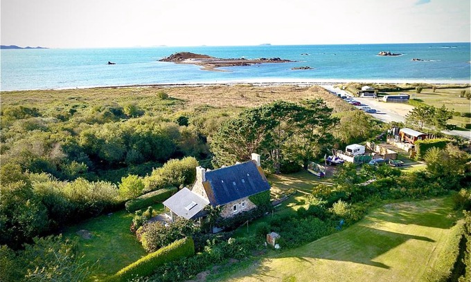 Penvenan House | Grande Maison, les pieds dans l'eau, Vacances Bord de Mer (50m de la plage).