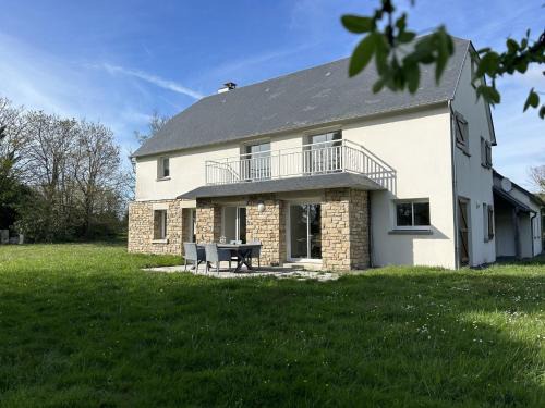Carolles House | Grande maison près plage Carolles, 5 chambres, jardin, parking, wifi gratuit – 10 pers. - FR-1-361-537