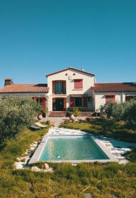 Ortaffa Villa | Grande villa catalane dans parc aux oliviers