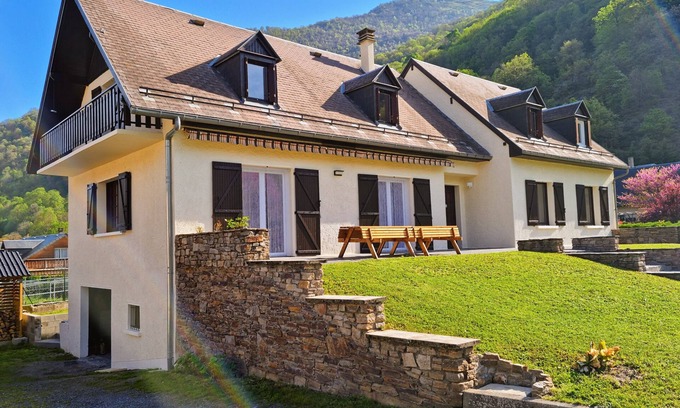 Juzet-de-Luchon Villa | Grande Villa de 300 m² Avec Jardin Privatif - Bagnères-de-luchon