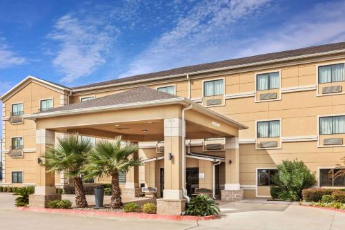 Tyler Hotel | Grander Inn & Suites