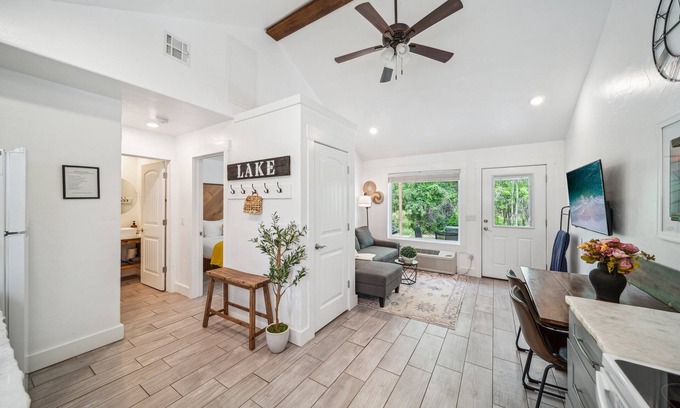 Grove Cottage | GrandLake*Kayak*Forest View*Firepit*King*Lakefront