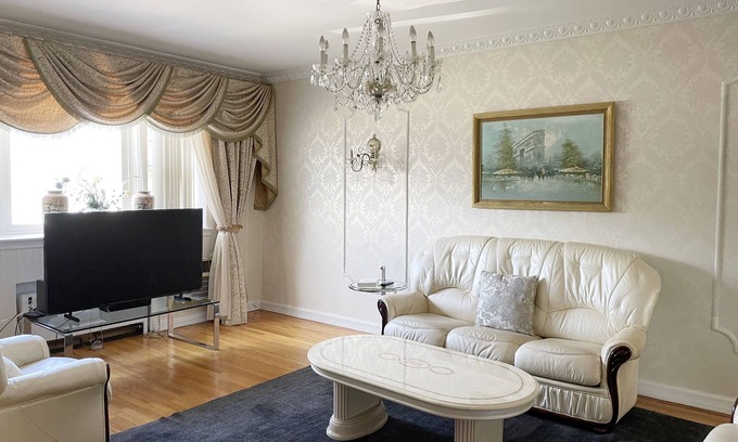 Kew Gardens Hills House | Grandma’s Gorgeous Home in the Heart of Queens