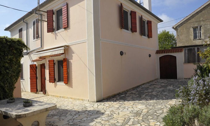 Dragove House | Grandpa Mate House, authentic charming house from 1930.