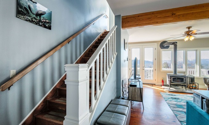White Salmon House | Grandview 3 Bedroom Home by RedAwning