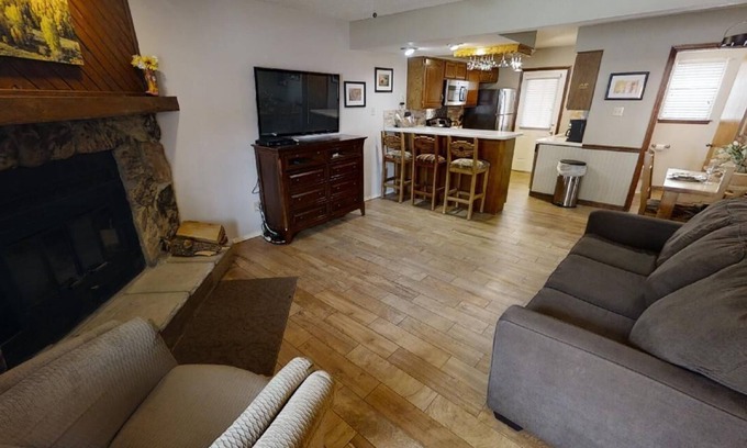 Taos Ski Valley House | Grandview 4 - In Town - Beautifully Furnished - Free WiFi - Cable - Washer/Dryer