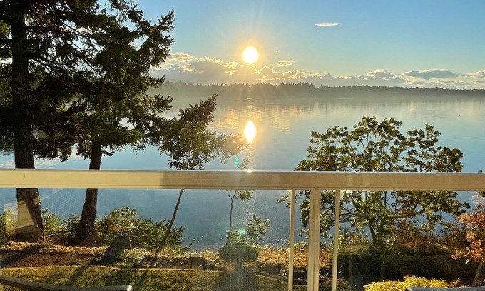 Regional District of Nanaimo Condo | Grandview Ocean Retreat, 2 bedroom, 2 bathroom with beautiful sunset/ocean views