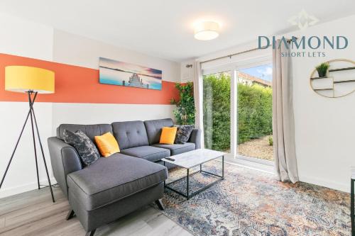 Grangemouth Apartment | Grangemouth, 3 Bed House, Free Parking, Business or Leisure