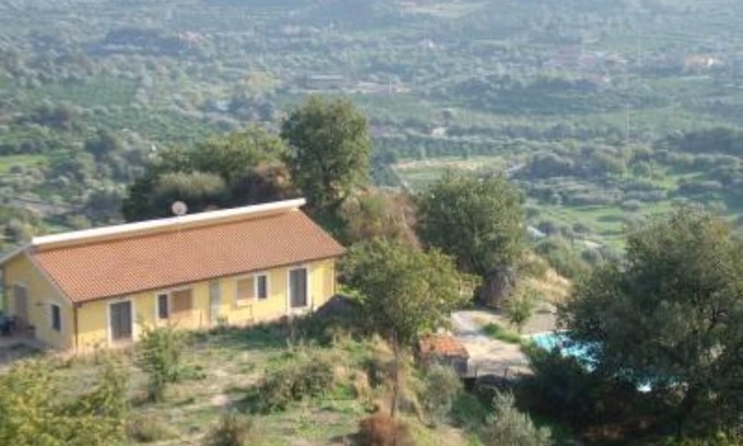 Mitogio House | Graniti: SOLNATURA-girasole, house- villa in the outskitses of Taormina, much panoramic wit swimming-pool, wit sight sea, in Goes them Alcantara, with garden and terrace. Privacy