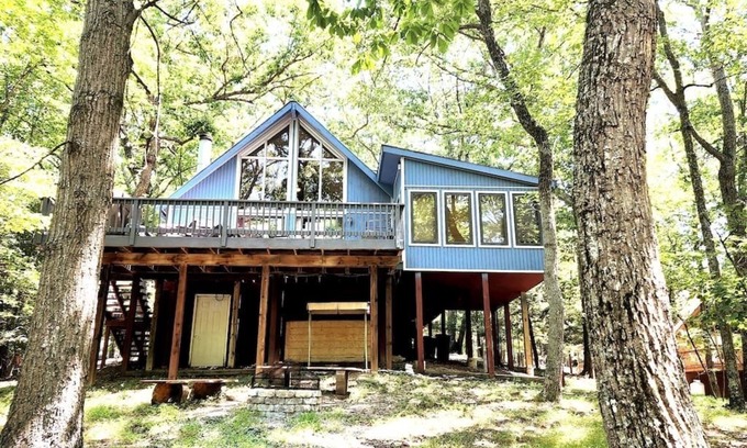 The Woods Cabin | Grateful Moments Cabin in the Woods Resort, Hot tub, Fire Pit, Golf, Access pool