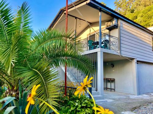Kvariati Apartment | gray cottages