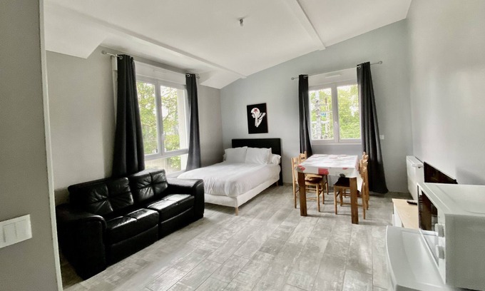 Aulnay-sous-Bois Apartment | GRAY FAMILY STUDIO N°1
