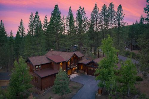 Truckee House | Grays Crossing by AvantStay Stunning 4BDR Cabin