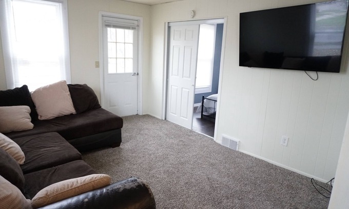 Ottawa Apartment | Great 2 Bedroom Near Starved Rock & Downtown Ottawa Dining
