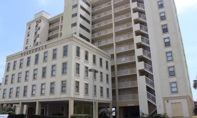 Gulf Shores Condo | Great 3 Bedroom 2 Bath Condo Overlooking East Beach in Gulf Shores - Sleeps 6