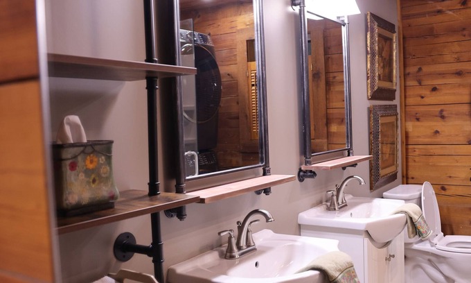 Dover House | Great 3 Bedroom Log House in Amish Country