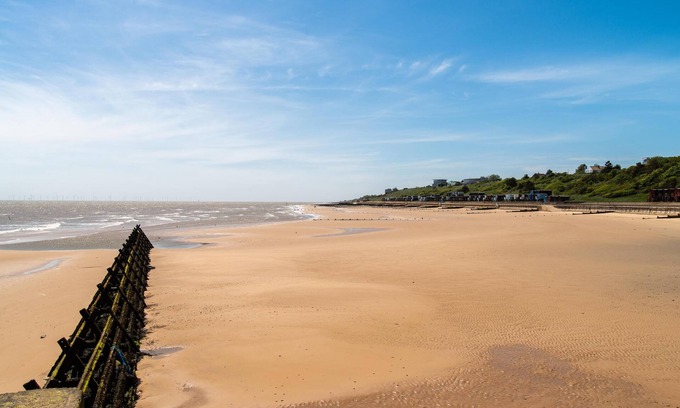 Clacton-on-Sea House | Great 6 berth caravan at Martello Beach, near Clacton-on-Sea ref 29015MV
