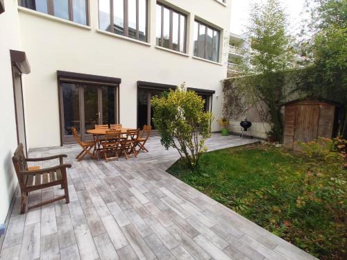 Clichy Apartment | Great apartment with private garden
