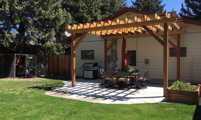 Cody House | Great Back Yard, Minutes To Downtown, Quiet, Cozy, Clean & Pet-friendly!