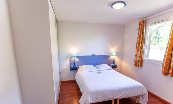 Cassen House | Great Base for Toulouse! Private Kitchen, Free Parking, Onsite Pools
