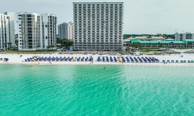 Destin Condo | Great Beach Front Condo at Pelican Beach