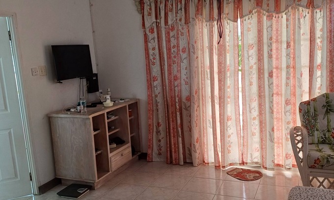 Bridgetown Apartment | Great, Centrally located apartment with extra large rooms unit 3