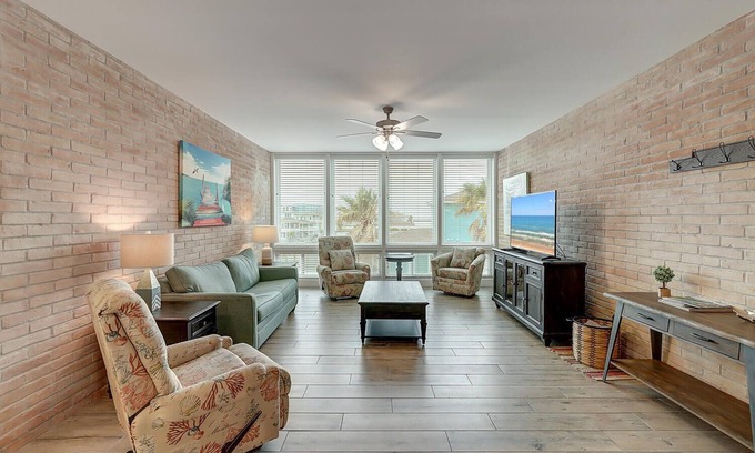 Port Aransas Condo | Great condo Heated community pool Private Pier Marina View!
