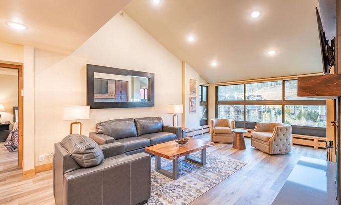 Copper Mountain Village Condo | Great condo just steps from American Eagle and Flyer lifts. 2 master bedrooms