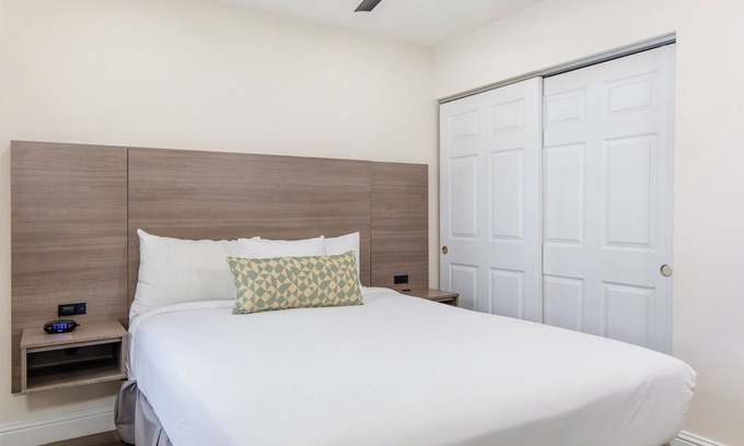 Steamboat Springs Hotel | Great Deal! Serene Unit, Near Ski Lifts, Free Shuttle Service, Hot Tub, Jacuzzi, Mountain Biking