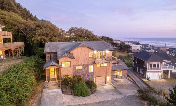 Lincoln City House | Great Deals on Summer Stays!