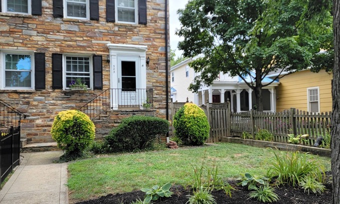 Del Ray House | Great Delray Alexandria SAFE! 2 blocks to metro, AC, WIFI, Close Airport, bars,