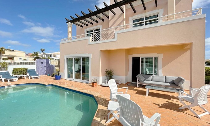 Porto de Mos House | Great Family 4 bedroom Villa w/private Pool, 5 to10 min walk to the Beach