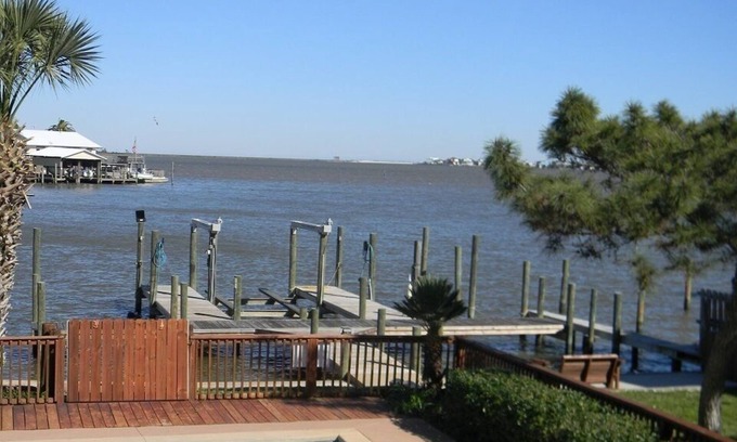 Pass Chateau Harbor Condo | Great family fun, pool, boating, small beach.