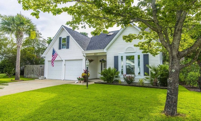 Mount Pleasant House | Great family home with private pool - 5 min from beach!