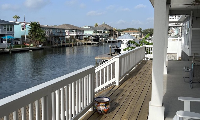 Key Allegro House | GREAT family home with a great place to sit and relax…canal view!