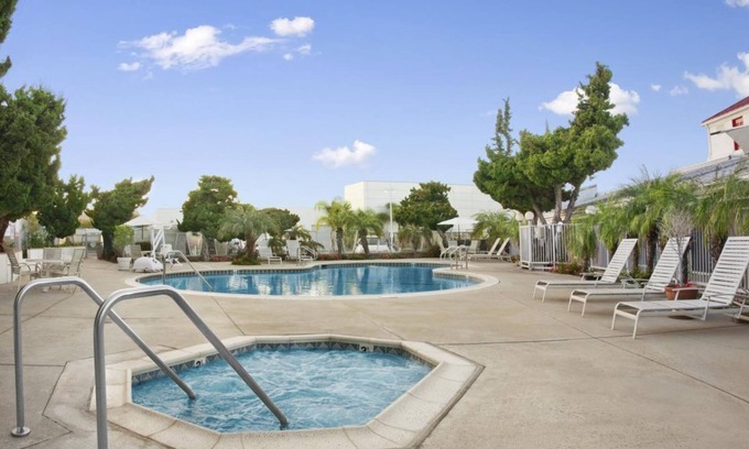 Torrance Hotel | Great Find! Wonderful Unit Near Attractions, Pool, Parking