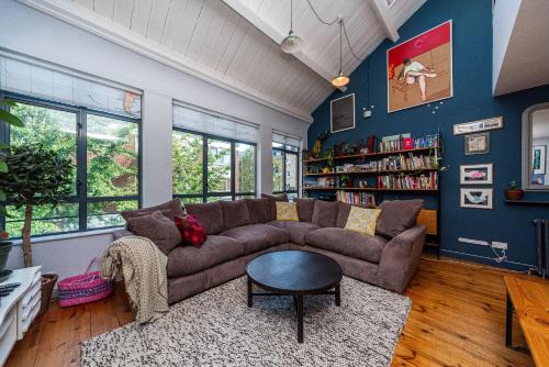 St Luke's Apartment | Great flat with terrace in Shoredich, Central East London