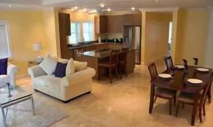 Cotton Ground House | Great for a Family Getaway! Three Spaces w/ Free Parking, Concierge & Spa!