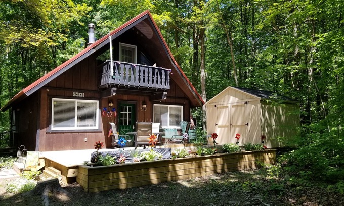 Elmira Ski Chalet | Great for all seasons for fun and relaxation. For a good time book it now.