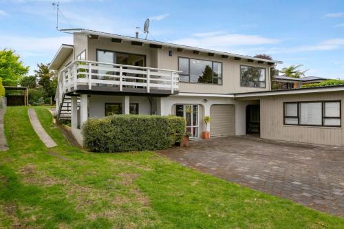 Waipahihi House | Great for Corporate, Family and Business guests