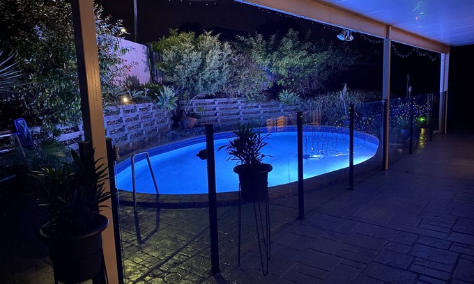 Algester Apartment | ❤️Great for families.2bdr/5 bds,equipped kitchen, Pool, WIFI, Breakfast incl❤️