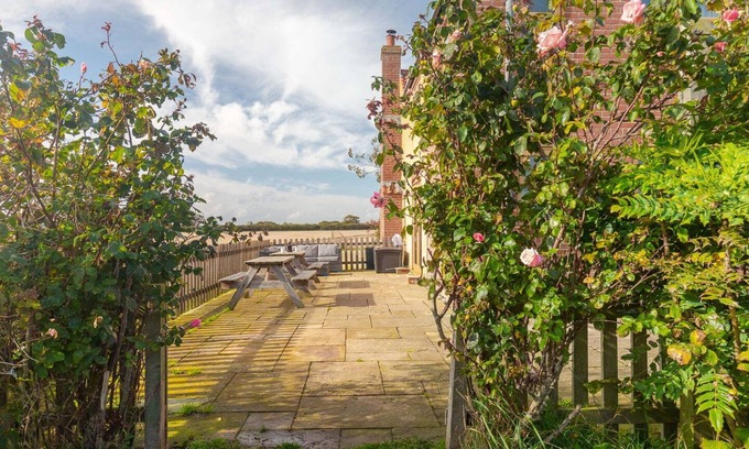 Sea Palling House | Great for families. 5* Secluded house a short walk from unspoilt sandy beaches.