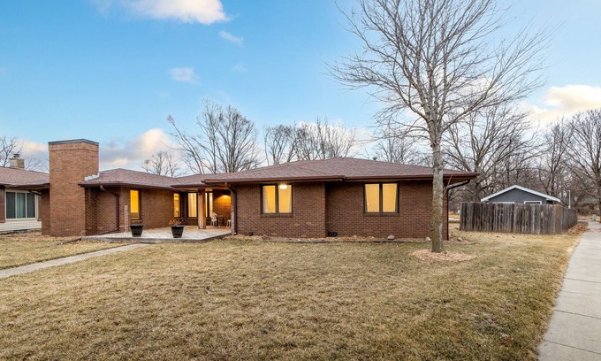 Ames House | Great for large gatherings. Quick walk to Jack Trice Stadium!