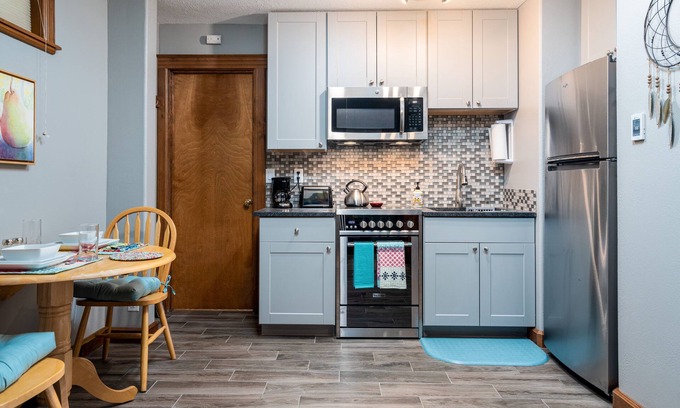 Corvallis House | Great for Travelers, Academics, and Medical Professionals