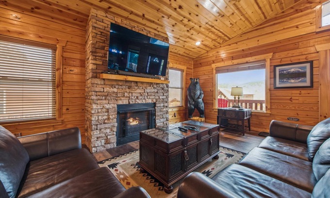 White Oak Lodge Cabin | Great Getaway - Any Time of Year!