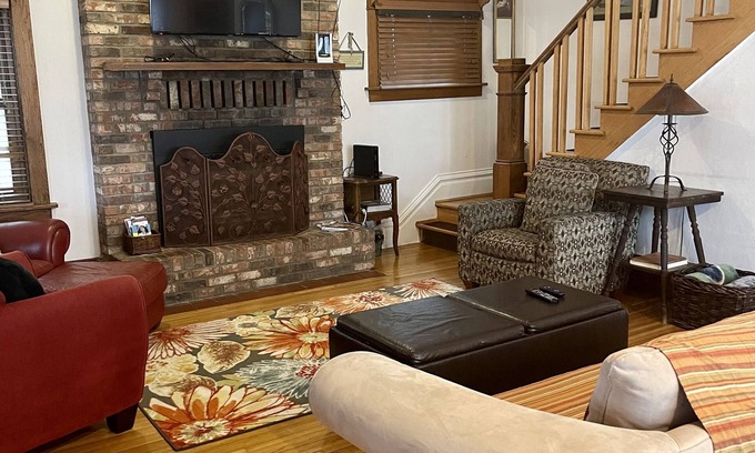 Mahtomedi House | Great Getaway Enjoy Lake Living ~ 20 minutes from St Paul and Wisconsin