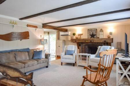 North Eastham House | Great Home with Game Space Close to Baech