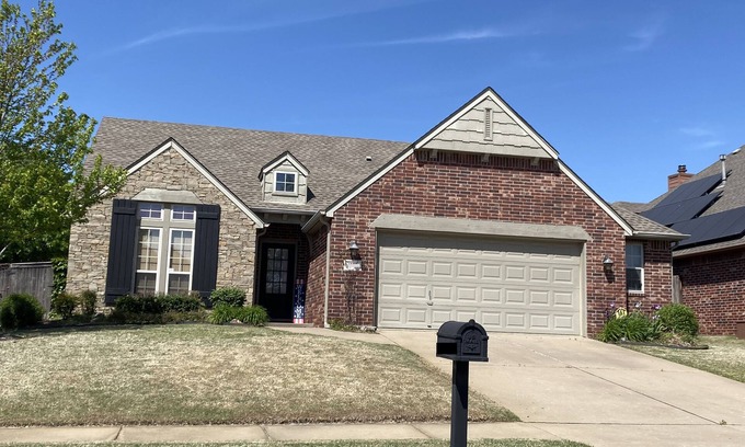 Tulsa House | Great house in a great neighborhood!